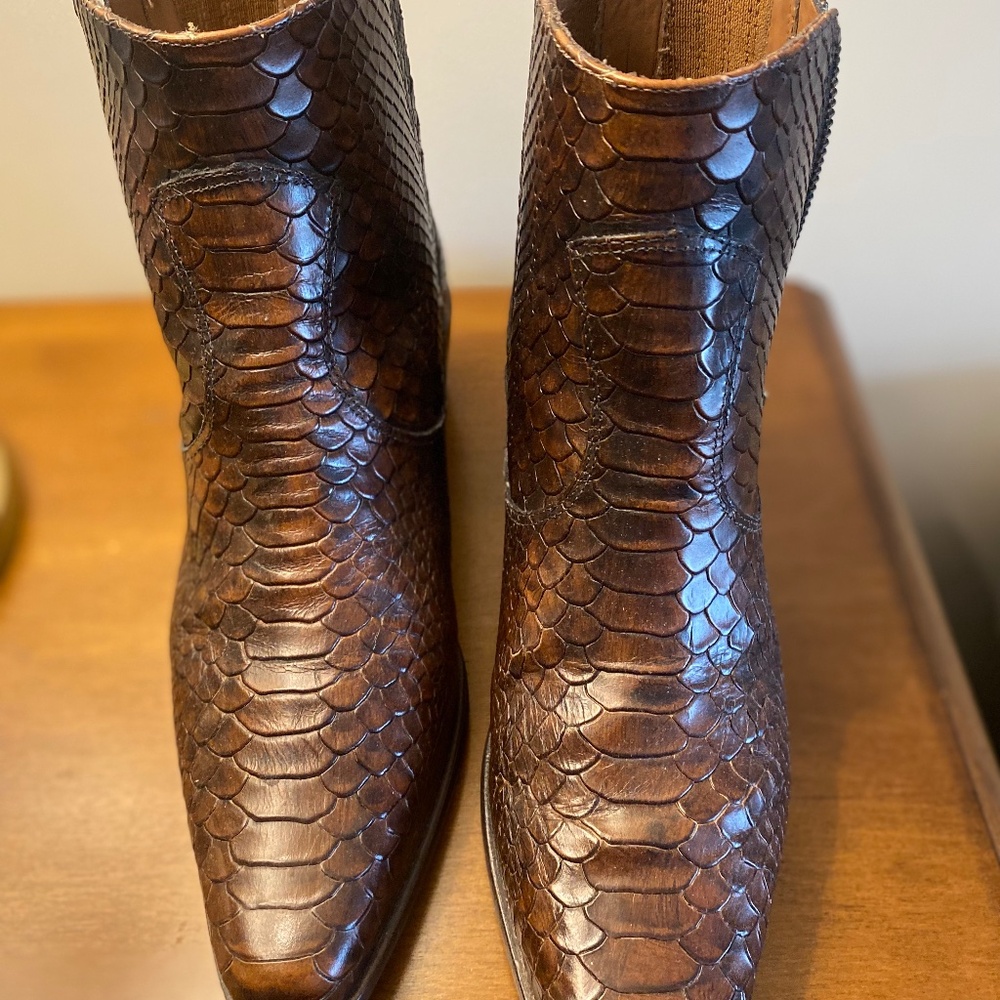 Donald Pliner Booties 8.5